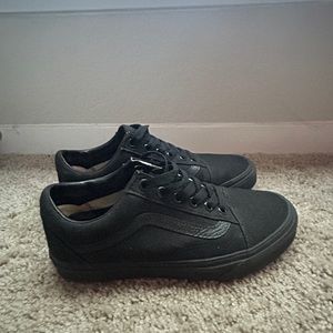 CORE CLASSIC BLACK VANS🔒